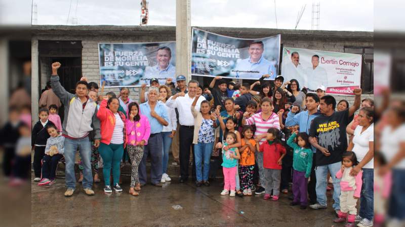 Vecinos de la colonia Tercera Esperanza piden respaldo de diputados federales 