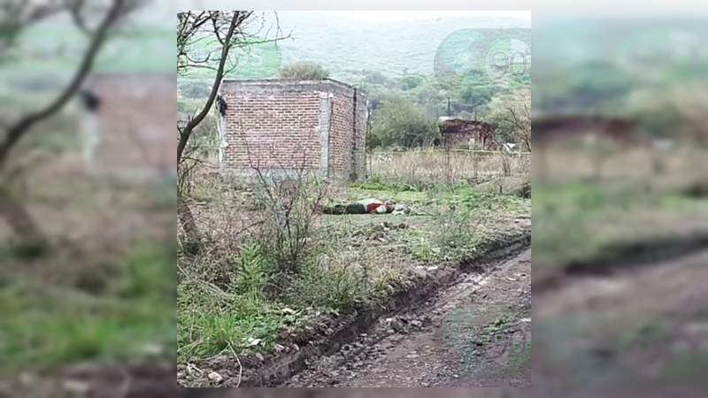 Junto a panteón localizan cadáver y narcomensaje en Yuriria, Guanajuato - Foto 1 