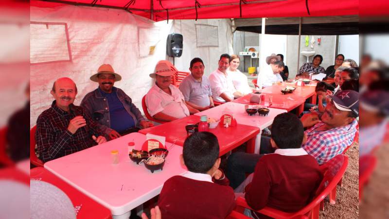 No hay que rajarnos, vamos con Fausto Vallejo Figueroa, aseguraron vecinos del oriente de Morelia 