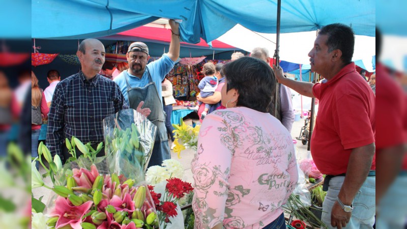 Tianguistas de la 20 de Noviembre respaldan proyecto de Fausto Vallejo Figueroa - Foto 1 