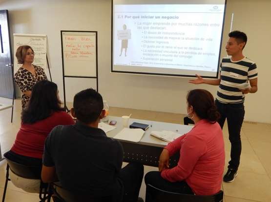 Llevan a cabo el taller Mujeres Empresarias y Emprendedoras en el Polifórum Morelia 