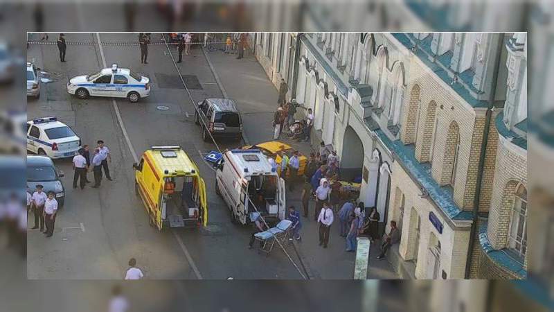 Taxi atropella a multitud en Moscú y deja al menos ocho heridos, entre ellos dos mexicanos 