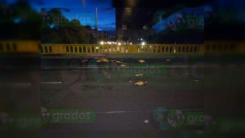 Abandonan dos cadáveres descuartizados y narcomanta en la Ciudad de México - Foto 1 