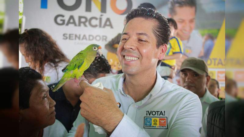 Toño García, por el desarrollo de la mujer michoacana - Foto 0 