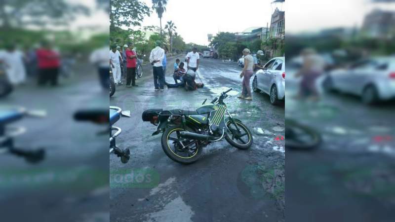 Pierde la vida motociclista que chocó en Apatzingán - Foto 1 