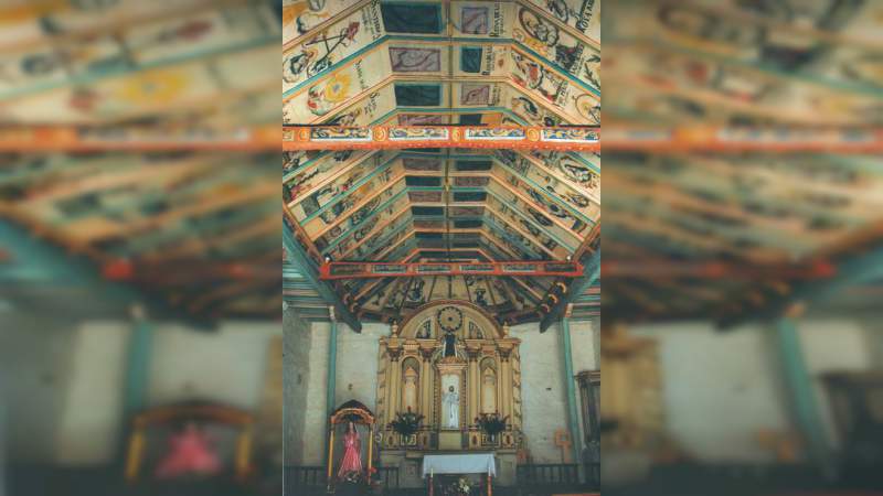 Descubre los cielos historiados de Michoacán 