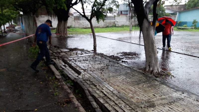 Michoacán: Colapsa barda de primaria en Lázaro Cárdenas por lluvias de Carlotta - Foto 2 