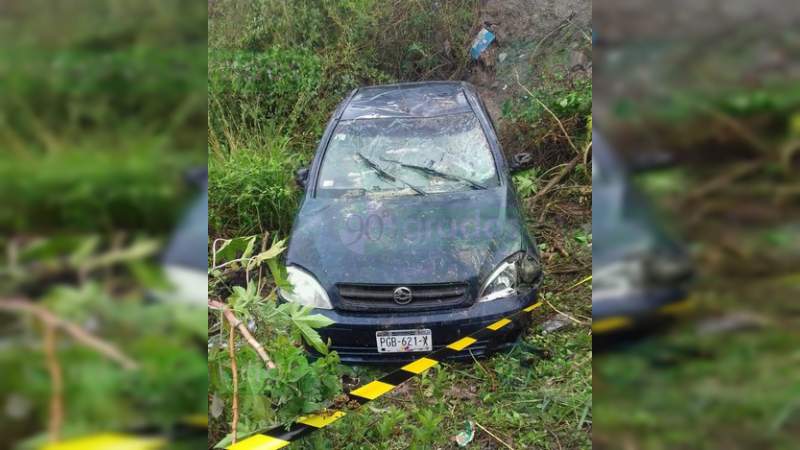 Muere sacerdote al desbarrancarse en Tacámbaro, Michoacán - Foto 0 