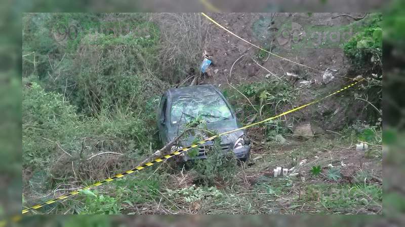 Muere sacerdote al desbarrancarse en Tacámbaro, Michoacán - Foto 1 