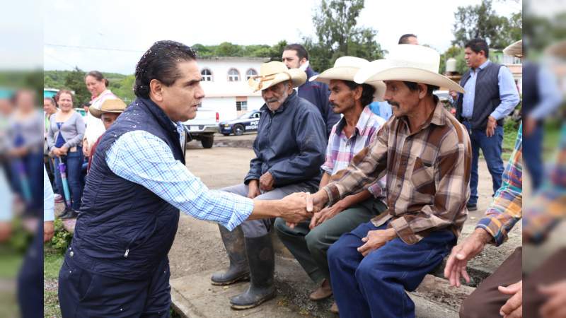 Habrá mejores caminos para comunidades de Huaniqueo: Silvano Aureoles 