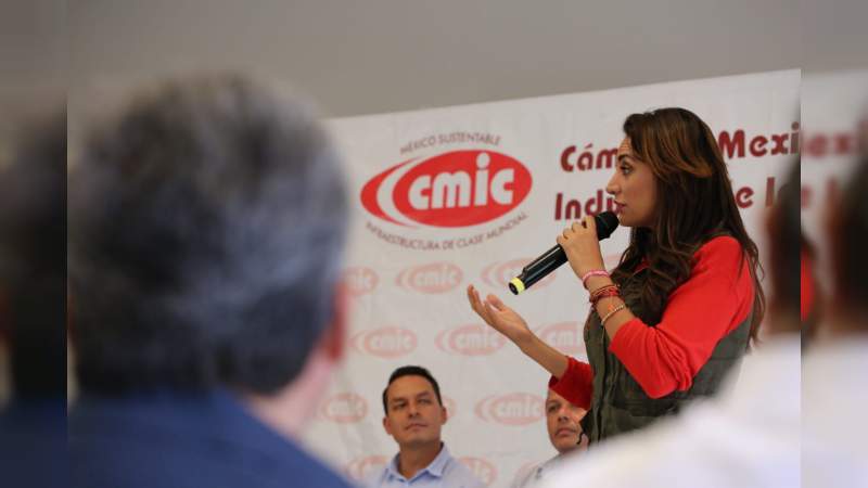 Omega Vázquez garantiza "piso parejo" a inversionistas michoacanos - Foto 0 