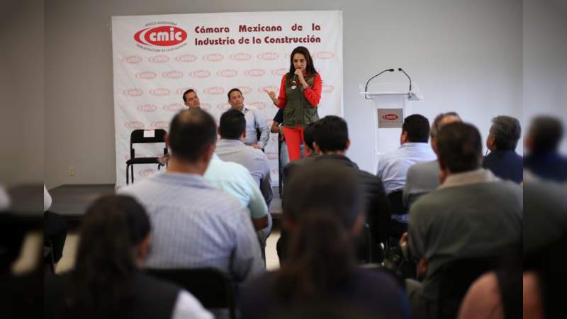 Omega Vázquez garantiza "piso parejo" a inversionistas michoacanos - Foto 1 