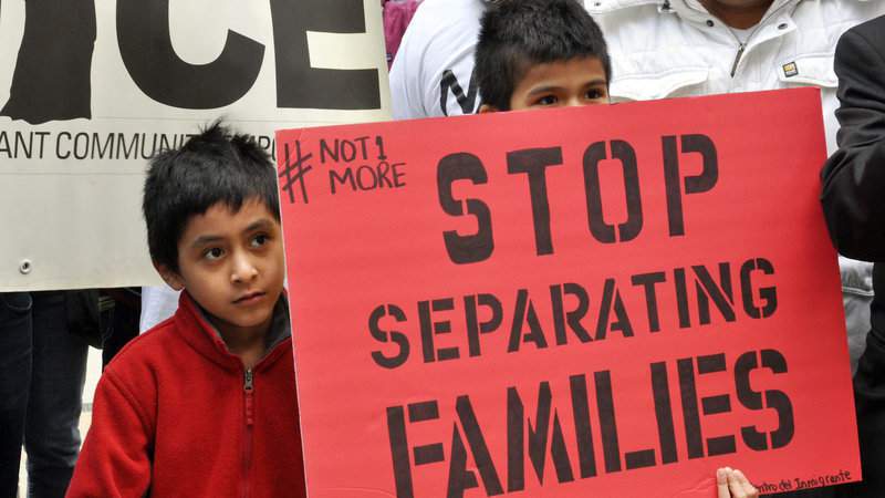 Trump firmará decreto para frenar separación de familias inmigrantes 