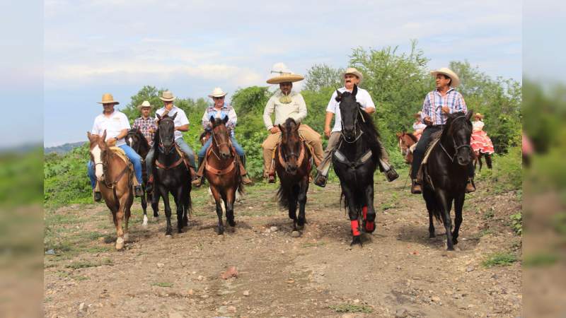 Acabaremos con la corrupción que tiene en crisis al municipio de Apatzingán: Genaro Guízar - Foto 0 