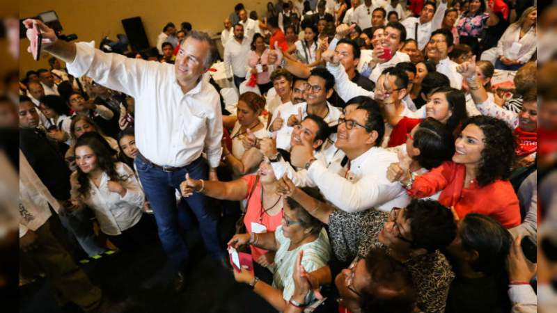 Meade pide a sus simpatizantes sudar la camiseta en los últimos días de campaña 