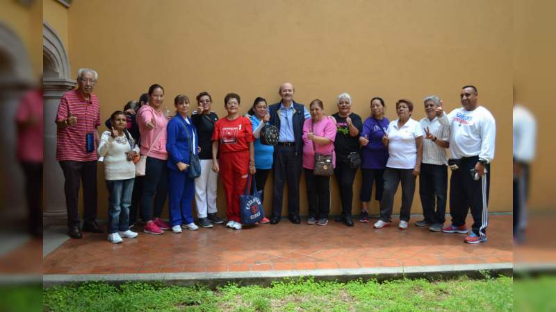 Más y mejores espacios deportivos y culturales para los adultos, promete Fausto Vallejo Figueroa 