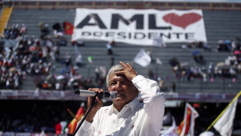 PRI y PAN se burlan de AMLO por ni llenar estadio en su cierre de campaña 