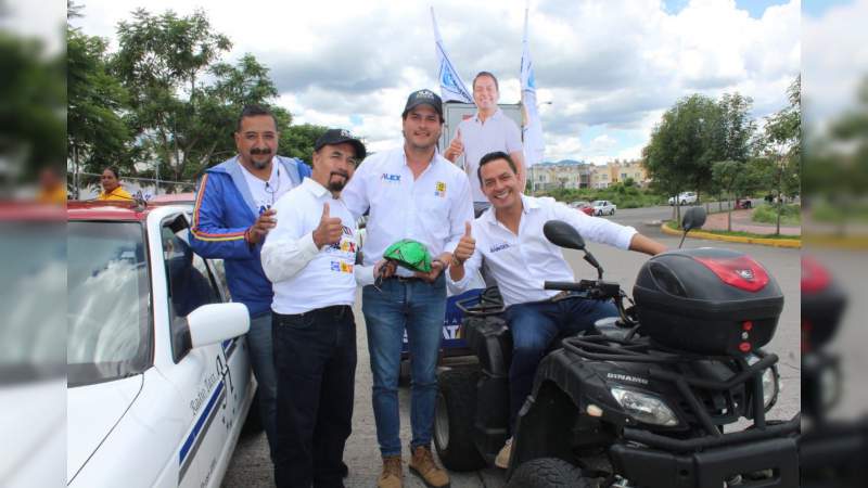 Apoyan ciudadanos y taxistas proyecto de Jonathan Sanata rumbo al Congreso local 