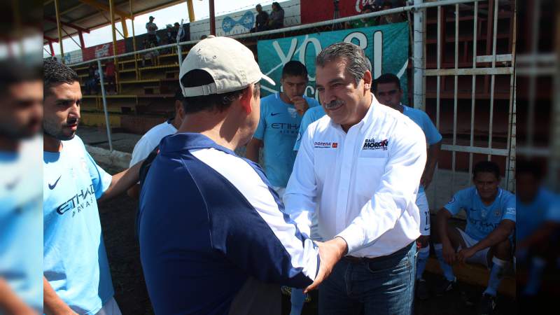 Morón se comprometió con los más de 20 mil jugadores de la Liga Municipal de Fútbol: “Si gano, ganan ustedes” - Foto 0 