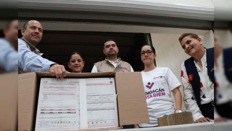 Continúa llegada de documentación electoral a Michoacán 