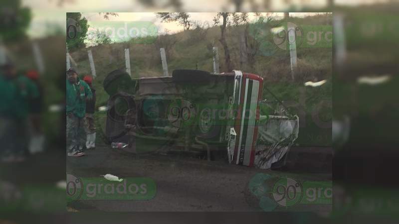 Tres heridos en volcadura en Zamora, Michoacán - Foto 1 