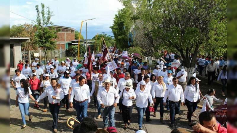 En Parácuaro Cierran filas en torno a Huriel Bautista 