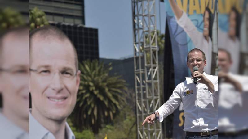 Anaya presenta denuncia contra funcionarios de la PGR  