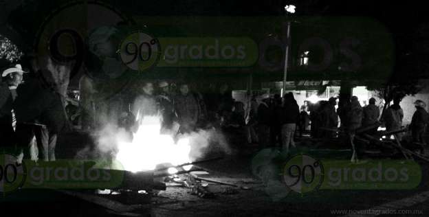 Habitantes de Nahuatzen mantienen a policías retenidos - Foto 10 