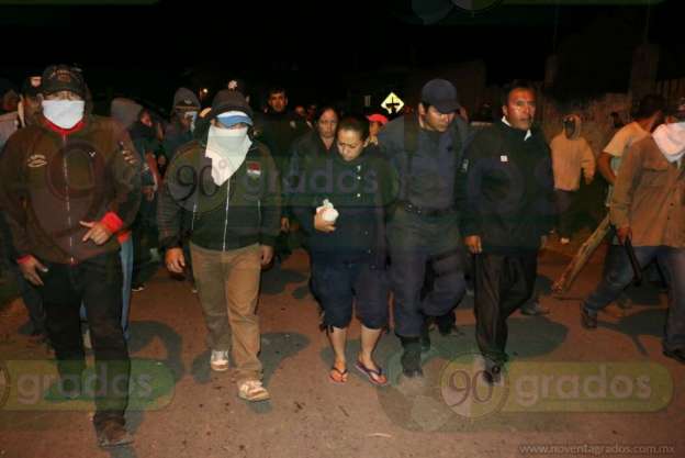 Habitantes de Nahuatzen mantienen a policías retenidos - Foto 4 