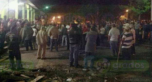 Habitantes de Nahuatzen mantienen a policías retenidos - Foto 9 