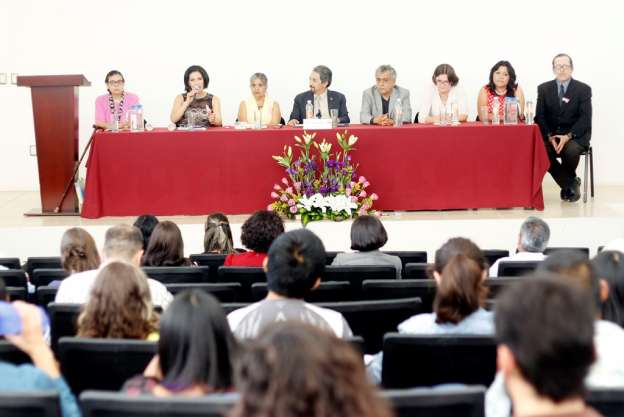 Pasar de la crítica a la acción propositiva, por un mundo equitativo: Medardo Serna‏ 