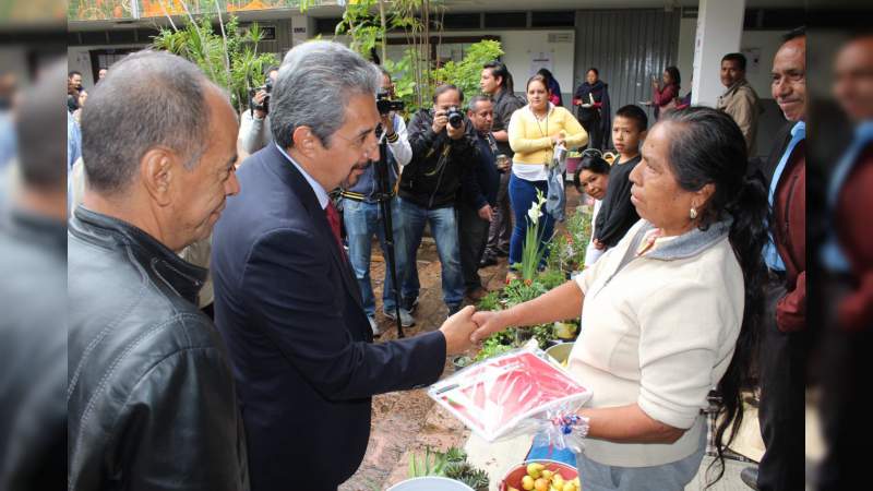 La Universidad Michoacana, solidaria con las comunidades indígenas: Medardo Serna - Foto 1 