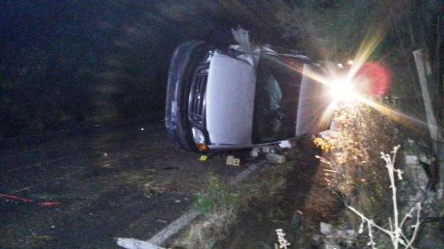 Un muerto y un herido tras volcadura en Ucareo, Michoacán - Foto 0 