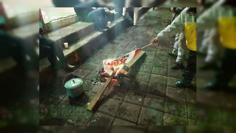 Sujetos armados queman boletas electorales en Nahuatzen 