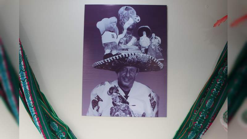 Fue inaugurada la instalación artística “Escaparate, la Magia de la Inspiración”, homenaje póstumo para  el porrista Álvaro Romero el Mago - Foto 0 