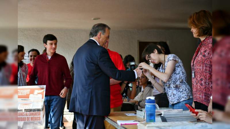 José Antonio Meade ejerció su derecho al voto - Foto 1 