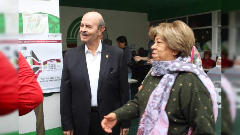 Emite Fausto Vallejo su sufragio  - Foto 0 