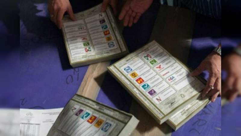 Roban boletas electorales en Tarímbaro, Michoacán 