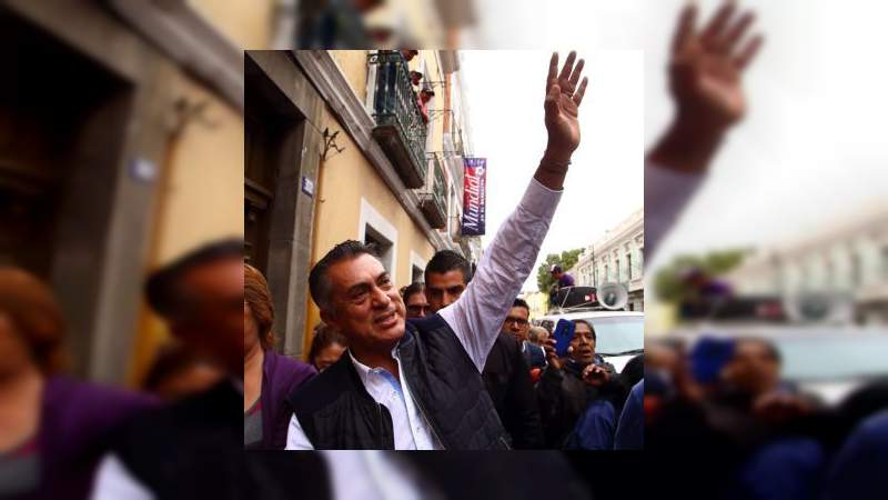 El Bronco arribó para emitir su voto  