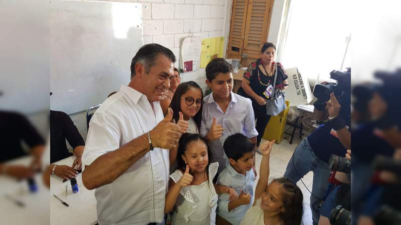 “Los mexicanos quieren seguir con la pata en el pescuezo”, dice El Bronco al reconocer a AMLO favorito 