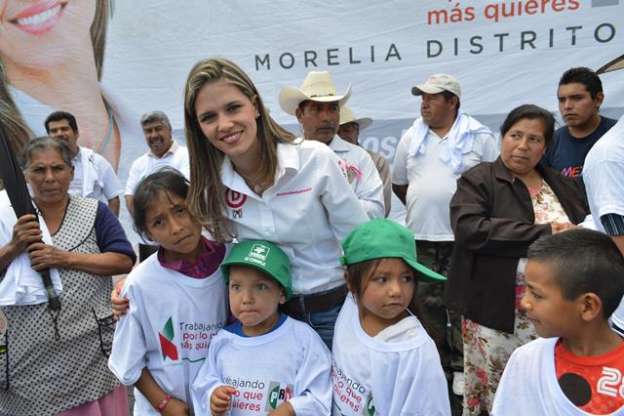 Visita Daniela de los Santos a habitantes al sur de Morelia - Foto 1 