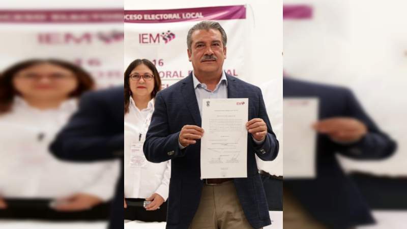Raúl Morón es ya Presidente Municipal electo; el IEM le entregó su constancia de mayoría 