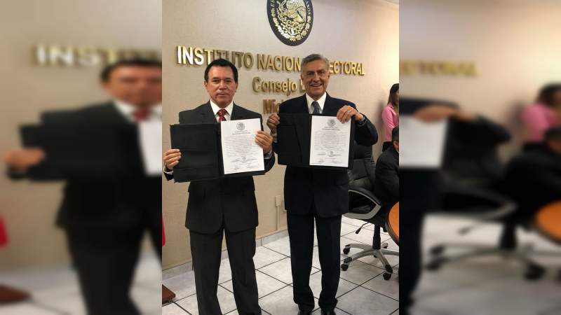 Recibe constancia de mayoria el senador electo, Cristóbal Arias 