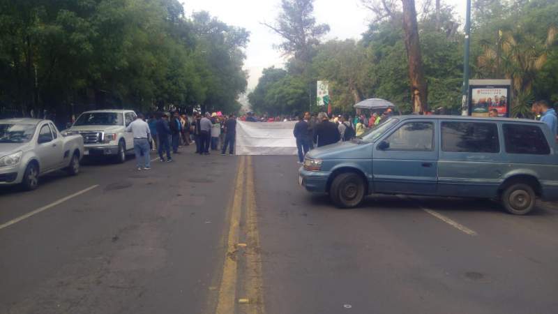 Profesores bloquean la avenida Ventura Puente 