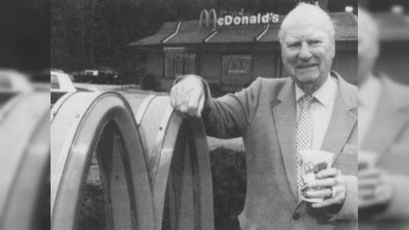 Un día como hoy, pero de 1998 murió el Co-fundador de McDonald's, Richard McDonald   