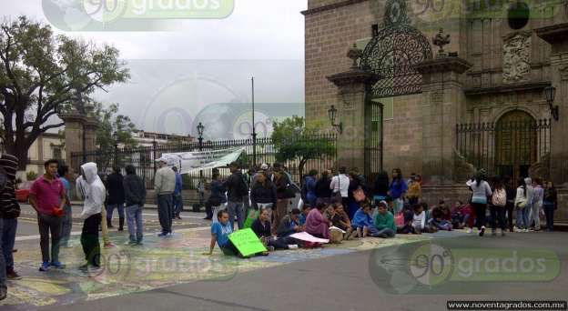 Sindicalizados del sector salud se manifiestan en Morelia y en Michoacán - Foto 1 