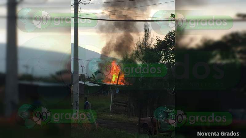 Se incendia humilde vivienda en Morelia, Michoacán - Foto 1 
