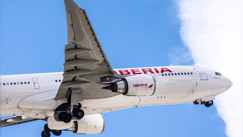 Avión de Iberia aterriza de emergencia en la CDMX 