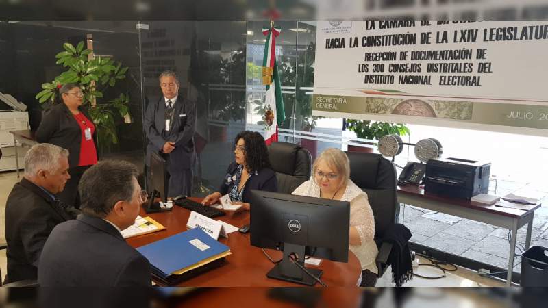 INE Michoacán realiza entrega de expedientes de diputaciones y presidencia de los Estados Unidos Mexicanos 