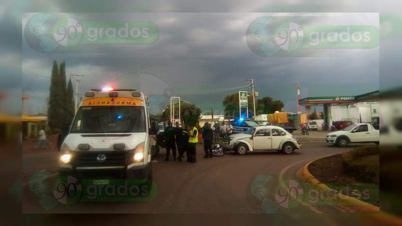 Vehículo embiste a un motociclista en Maravatío, Michoacán - Foto 1 